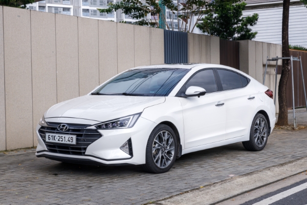 HYUNDAI ELANTRA 2.0